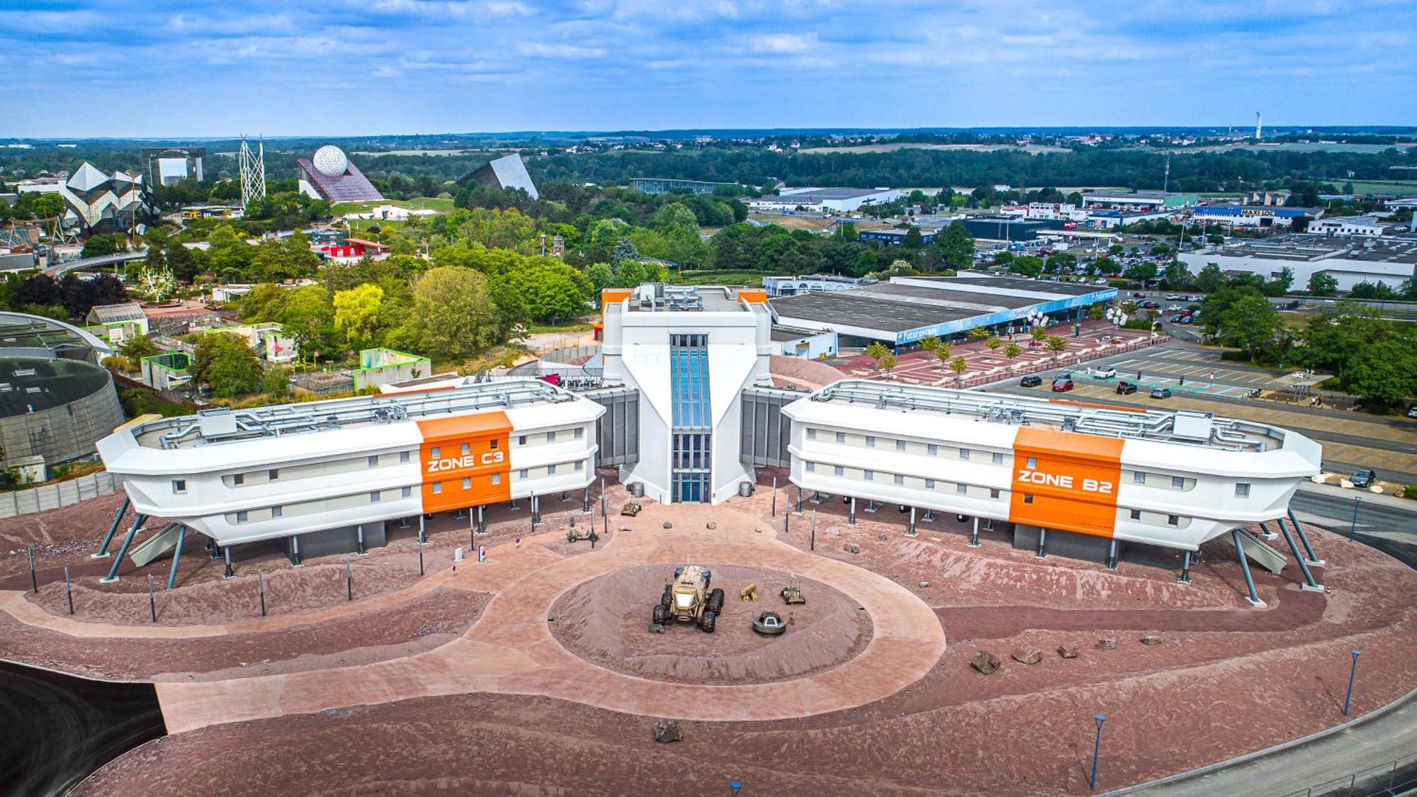 Hotel Station Cosmos Chasseneuil-du-Poitou Exterior photo